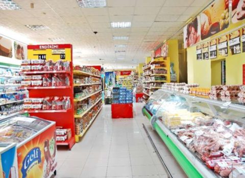 Bakıda mağazada satıcıya hücum edən şəxs zərərsizləşdirildi – FOTO