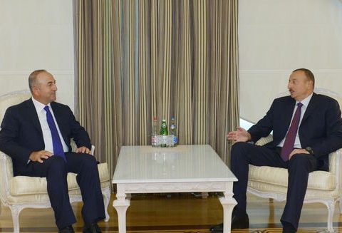 İlham Əliyev Mövlud Çavuşoğlu ilə müzakirə apardı