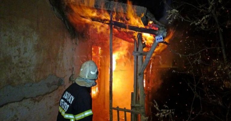 Bakıda evdən oğurluq edən şəxslər sonra evi yandırdılar Bakıda evdən oğurluq edən şəxslər sonra evi yandırdılar