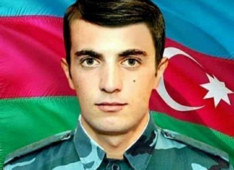 Şəhid olan əsgərimizin nişanlısı ilə FOTOSU