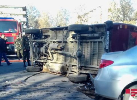 Mingəçevirdə mikroavtobus aşdı – xəsarət alanlar var – FOTO