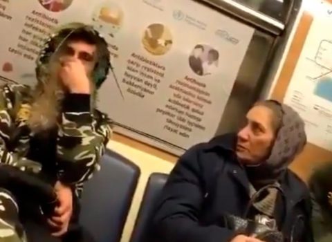 Bakı metrosunda qəribə adam – onu görən hər kəs təəccübləndi – VİDEO