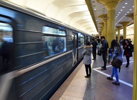 Bakı metrosunda pulsuz dəqiqələr – Sərnişinlər ödənişsiz olaraq stansiyalara buraxılıb