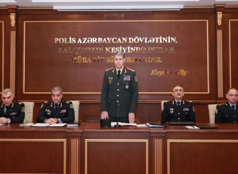 Vilayət Eyvazov Daxili Qoşunların Baş İdarəsində müşavirə keçirdi