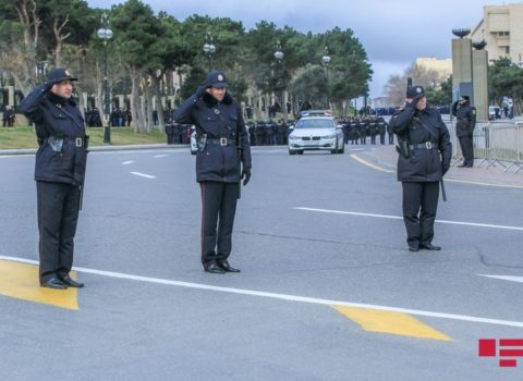 Gəmilər, avtomobillər və qatarlar səs siqnalları verdi