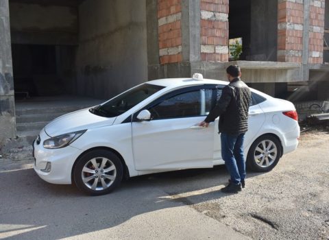 Xaricdən Azərbaycana gələn bu şəxslərə avtomobil verildi – FOTO
