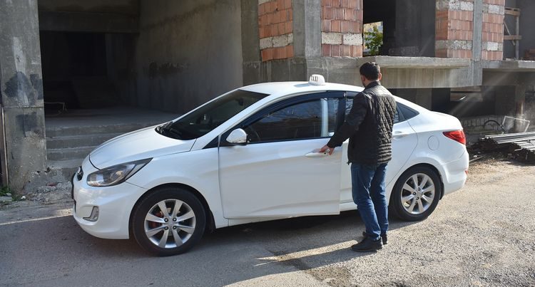 Xaricdən Azərbaycana gələn bu şəxslərə avtomobil verildi – FOTO Xaricdən Azərbaycana gələn bu şəxslərə avtomobil verildi – FOTO