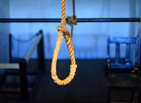 45 yaşlı kişi özünü binanın blokunda asdı – Sumqayıtda İNTİHAR