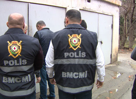Bakıda saxta içki hazırlayan cinayətkar dəstə belə ələ keçdi – VİDEO