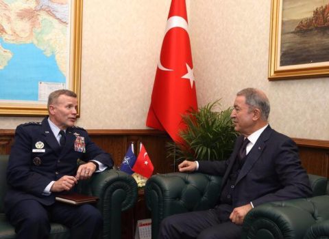 Hulusi Akar NATO-nun Avropa Müttəfiq Qüvvələrinin komandanını qəbul etdi