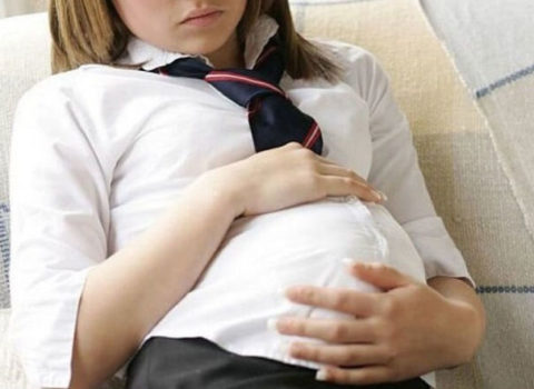 Hamilə qalan 13 yaşlı qızın anası danışdı: “Abort haqqında düşünmürük”