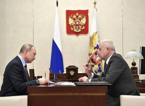 Putin azərbaycanlı biznesmendən işçilərinə nə qədər maaş verdiyini soruşdu