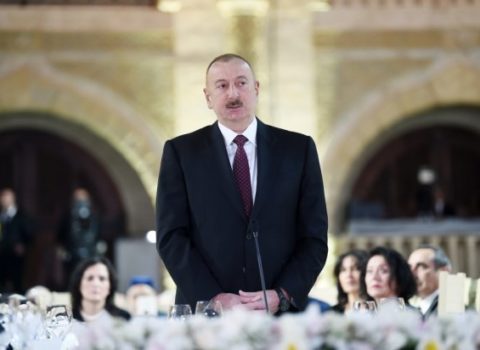 “Hyustonda otel yeməklərindən yorulmuşduq, Mehriban xanım bizə yemək bişirirdi…”
