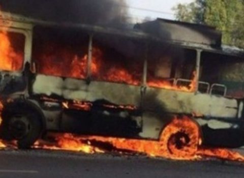 Bərdədə sərnişin avtobusu yandı