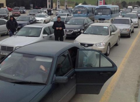 Hamı Bakıdan QAÇACAQ – Şəhər boşaldılır – Yüksək cərimələr problemi tam həll etmədi