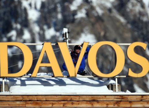 Davos forumunun əleyhdarları ilə polis toqquşub