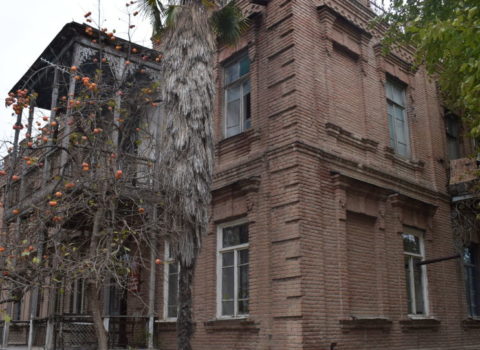 Qızılı kağıza çevirtdirən ustanın tikdiyi bəy evi indi də “kağız” ümidinə qalıb – FOTO