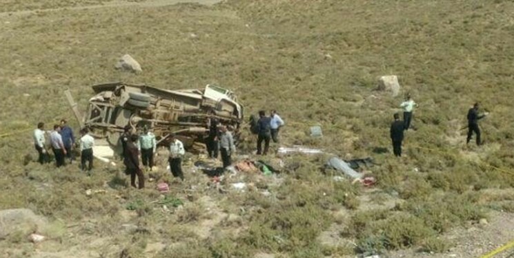 Avtobus dərəyə yuvarlandı: ölənlər var Avtobus dərəyə yuvarlandı: ölənlər var