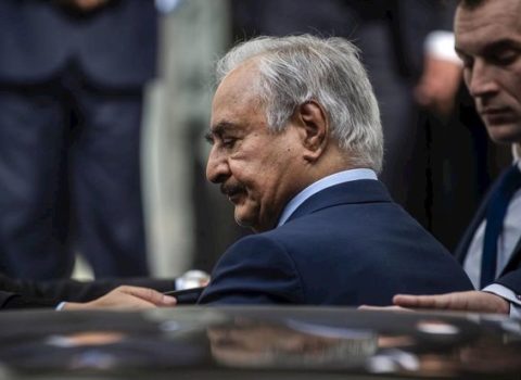 Xəlifə Haftar beynəlxalq konfransda telefonu söndürdü və yoxa çıxdı