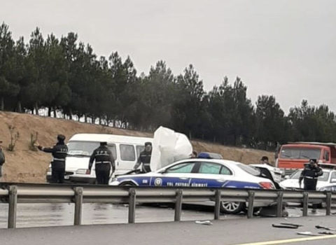 Polis maşını qəzaya uğradı