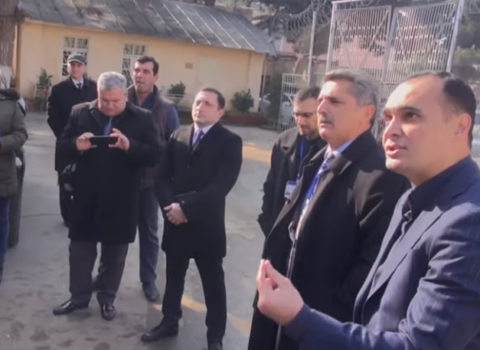 “Dustaqlar narazıdır, çoxu deyir şərlənmişik” – Namizədlər dustaqlarla görüşdü