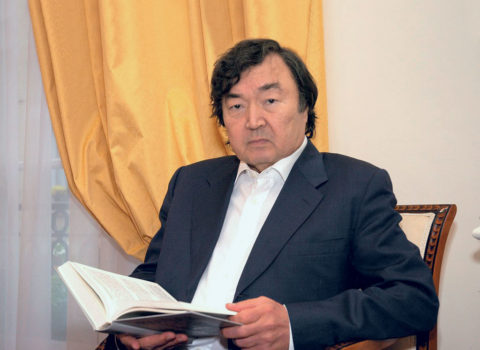 Oljas Süleymenov Prezident İlham Əliyevi təbrik etdi