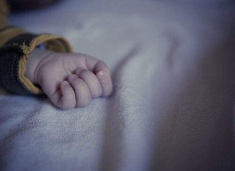 Ana azyaşlı qızını ac-susuz qoyub öldürdü – FOTO