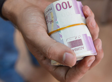 Qubada evdən 130 min manat oğurlandı