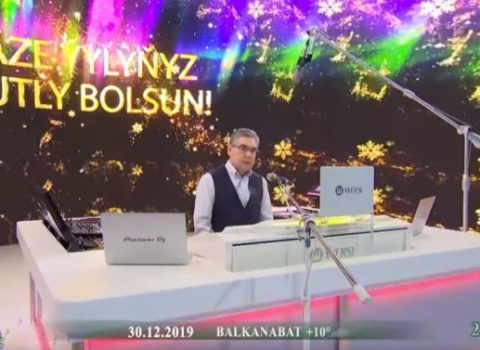 Türkmənistanda Yeni il gecəsi: prezident oxuyub və diceylik edib