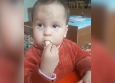 Gəncədəki qalmaqallı körpələr evindən daha bir şok görüntü: Uşaqlar döyülür? – VİDEO