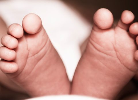 Körpəni 13 min dollara satan ana və daha 6 nəfər saxlanıldı