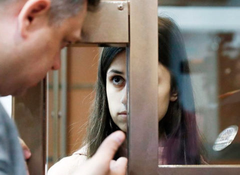 Atalarını öldürən Xaçaturyan bacıları azadlığa çıxa bilər