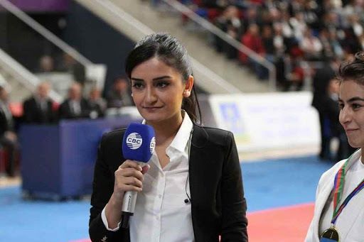 Azərbaycanda ilk dəfə: Qadın şərhçi futbol matçını apardı Azərbaycanda ilk dəfə: Qadın şərhçi futbol matçını apardı