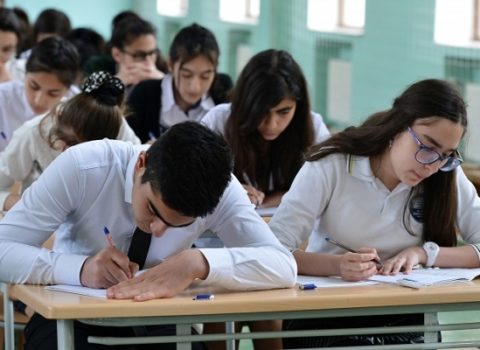 Azərbaycanda 615 şagird imtahanlardan azad edildi