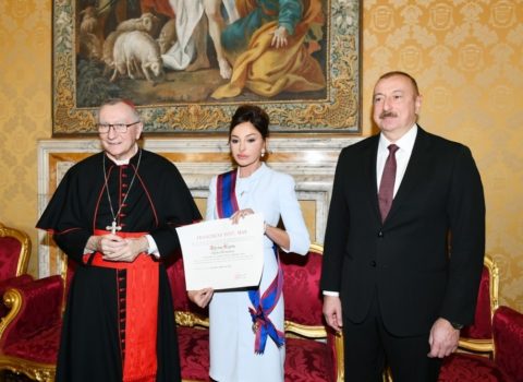 Mehriban Əliyeva Papa Cəngavər Ordeninə layiq görüldü – FOTOLAR