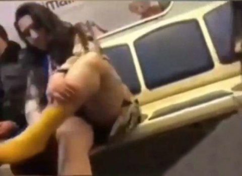 Bakı metrosunda bu da oldu: Qadın görün nə etdi – VİDEO