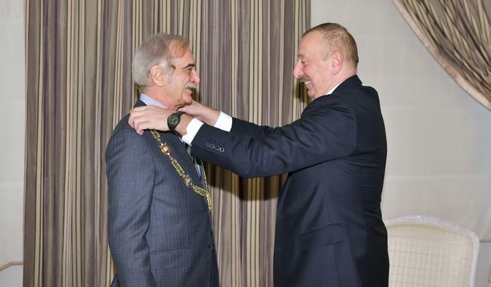 Prezident Polad Bülbüloğluna “Heydər Əliyev” ordenini təqdim etdi – YENİLƏNİB Prezident Polad Bülbüloğluna “Heydər Əliyev” ordenini təqdim etdi – YENİLƏNİB