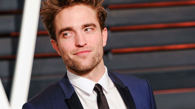 Robert Pattinson dünyanın ən yaraşıqlı adamı seçildi Robert Pattinson dünyanın ən yaraşıqlı adamı seçildi