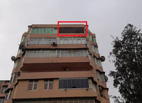 Bakıda külək evin pəncərəsini uçurdu – FOTO