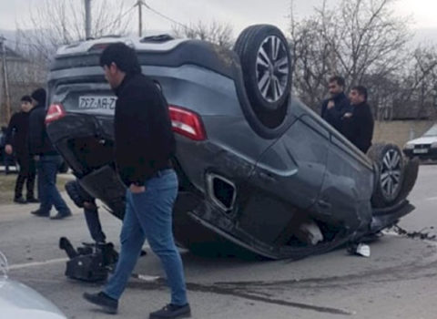 Maşın piyadanın üstünə aşdı – FOTOLAR