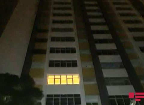 Bakıda çoxmərtəbəli binada yanğın söndürüldü – YENİLƏNİB