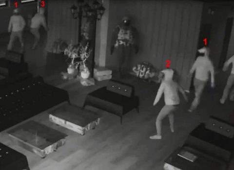 Kluba oğurluq üçün girdi, güzgüdə özünü görüb qaçdı – VİDEO