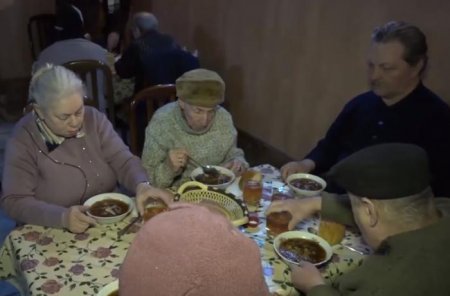 İNANILMAZ: Bakıda pulsuz yeməkxana fəaliyyət göstərir – VİDEO