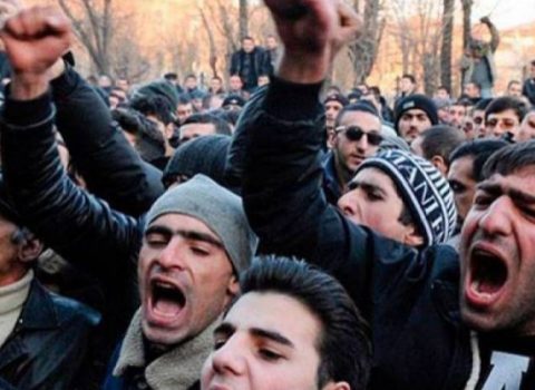 Ermənistanda həkimlər etiraz aksiyası keçirdi
