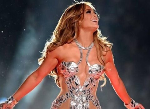 Jennifer Lopez faktiki olaraq çılpaq çıxış etdi – FOTO-VİDEO