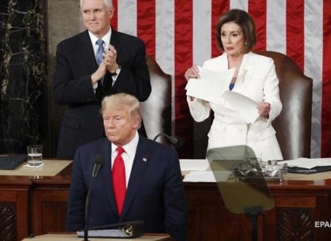 Pelosi Trampın nitqinin mətnini niyə cırıb? – Səbəbini açıqladı