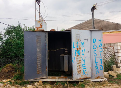 Azərbaycanda uşaq transformatorda yandı