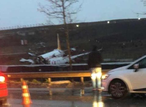 Son dəqiqə: İstanbulda sərnişin təyyarəsi uçuş zolağından çıxdı