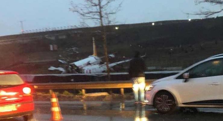 Son dəqiqə: İstanbulda sərnişin təyyarəsi uçuş zolağından çıxdı Son dəqiqə: İstanbulda sərnişin təyyarəsi uçuş zolağından çıxdı