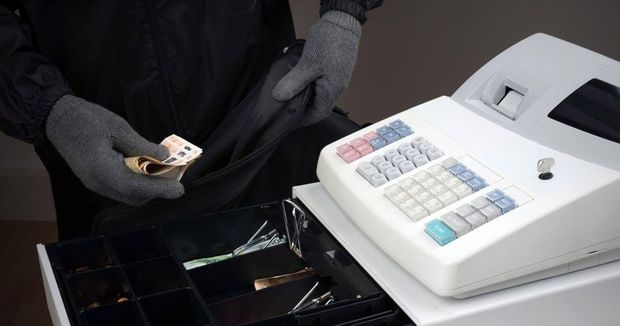 Satıcını girov götürüb kassanı soydu Satıcını girov götürüb kassanı soydu